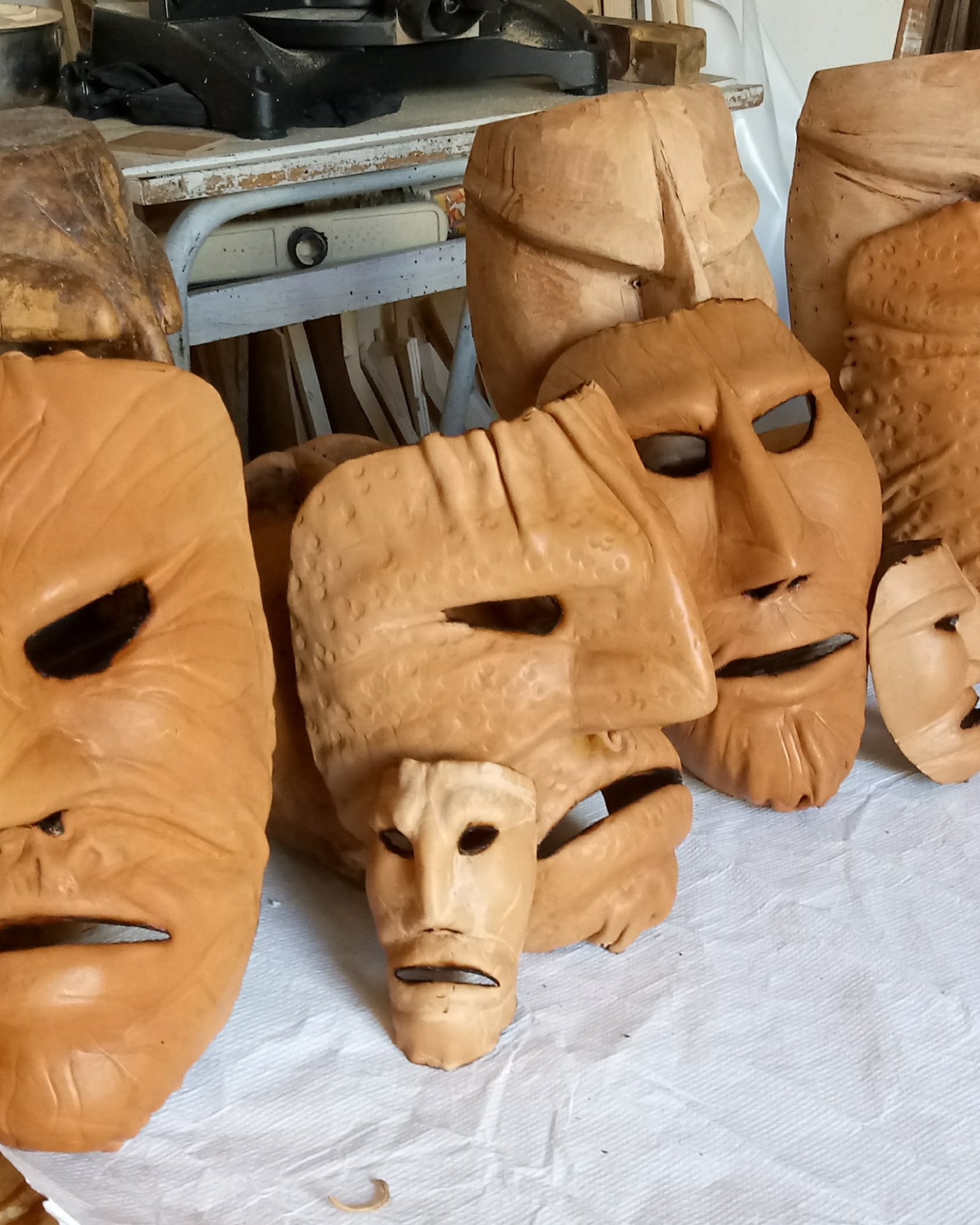 Maschere di Mamuthones in Cuoio