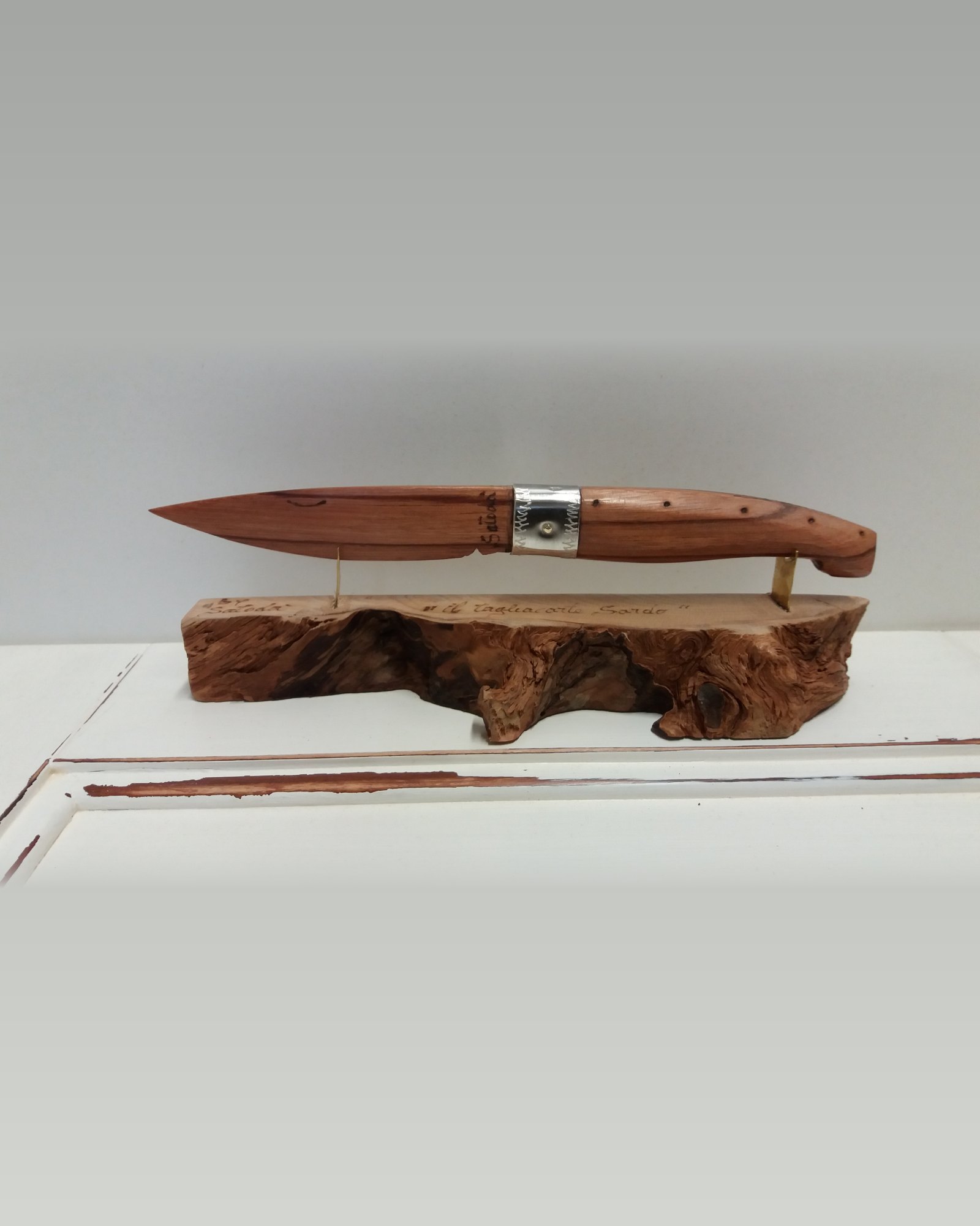 Tagliacarte in legno di Olivo estero, "ciliegio del Texas, specie; Corlà "